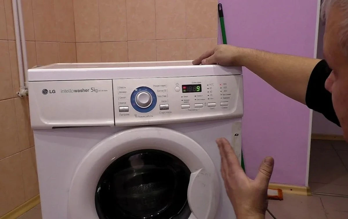 Jedna tableta do myčky vyřeší problém se zápachem v pračce