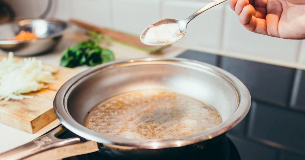 Stařímaal po babičce: Vyčistěte připálenou pánev za minutu - image 2