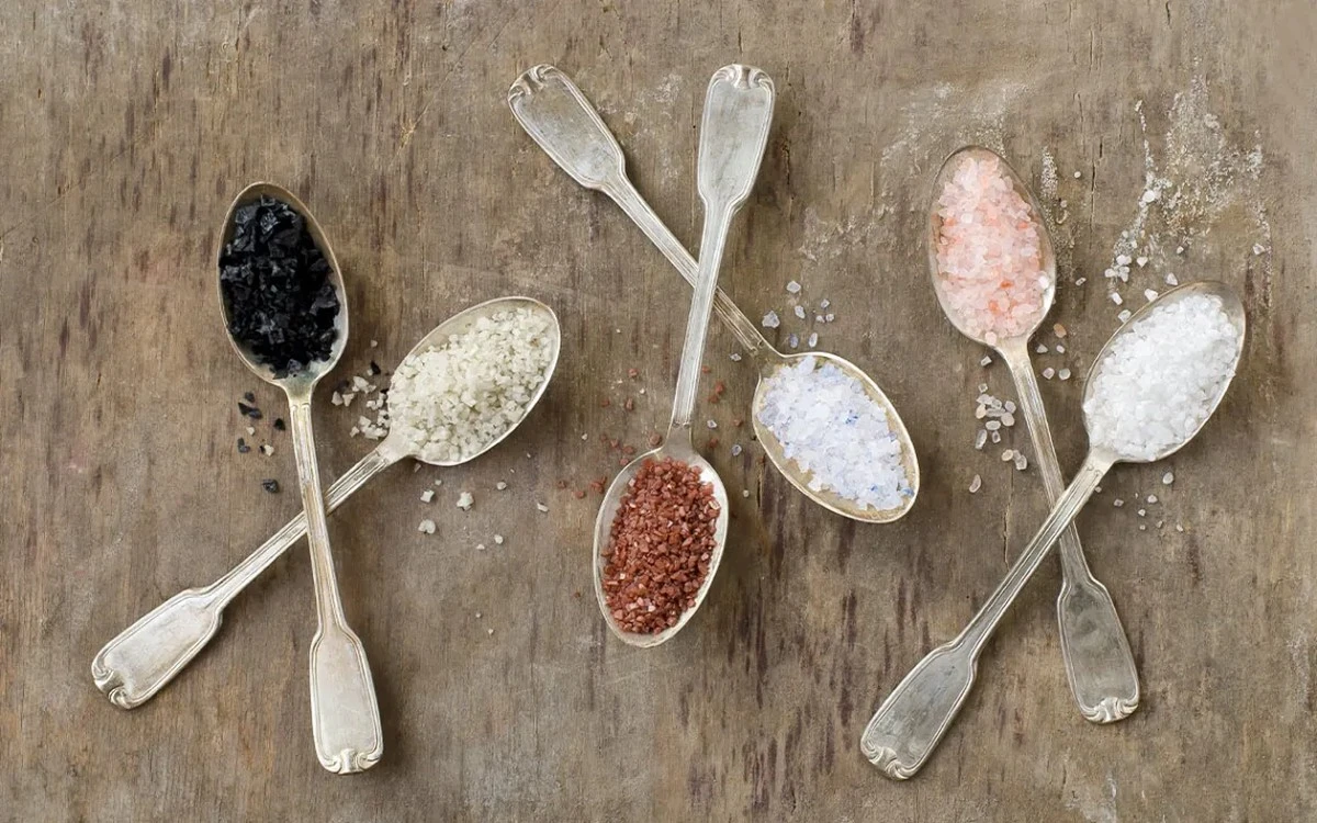 Jedna ponožka a hrst soli: Babiččin trik na suchá okna bez kondenzace - image 1