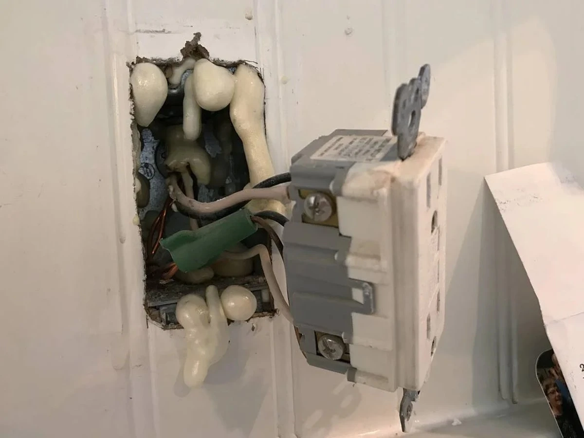 Proč mi táhne z vypínače: Jednoduchý trik, který zvýší teplotu v místnosti o 2-3 stupně - image 1