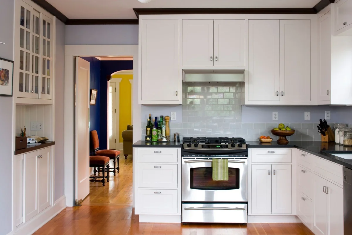 Pět míst v kuchyni, kde se tuk hromadí i přes vaše pravidelné uklízení – a proč je to nebezpečné