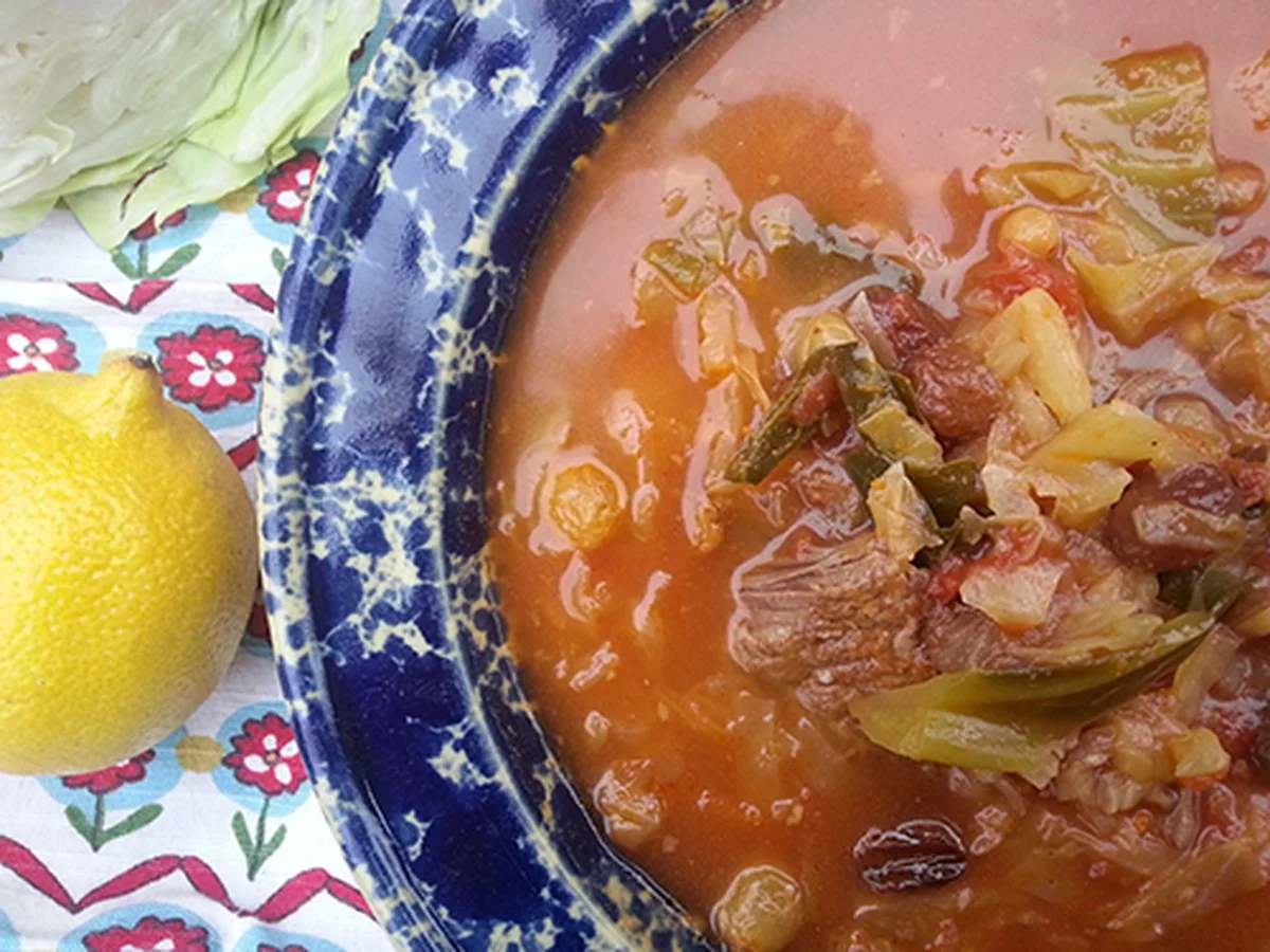 Proč zkušení kuchaři dávají zelí do boršče až na poslední chvíli: Zásadní chyba, kvůli které je vaše polévka rozvařená - image 1