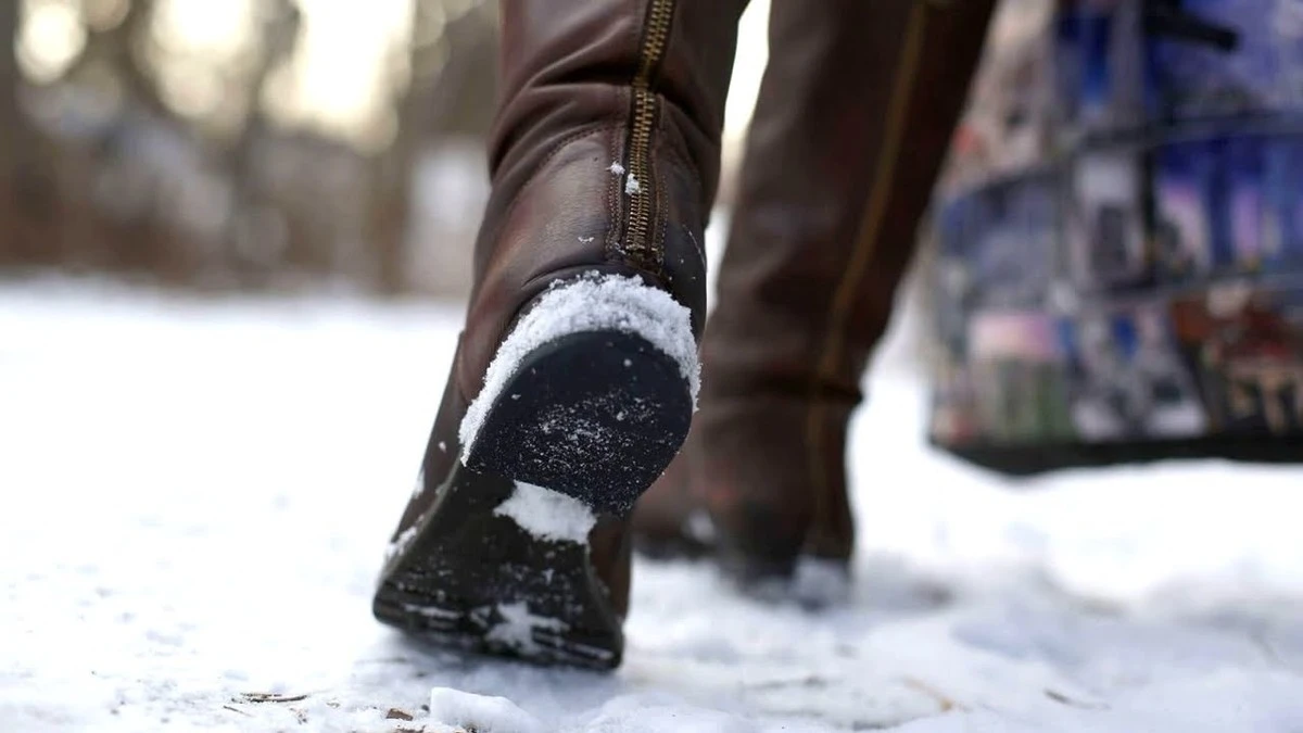 Babička Hanka prozradila: Jak udržet nohy v teple i v největších mrazech – jednoduchý trik za 5 minut
