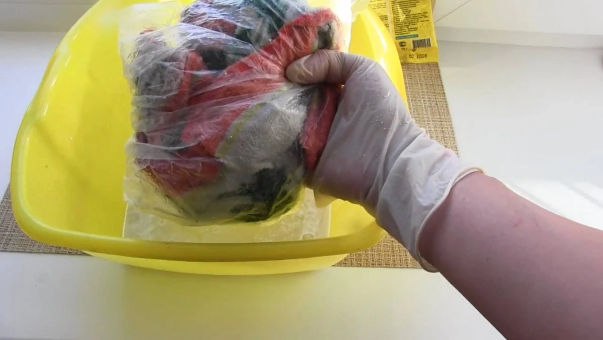 Zapomeňte na drhnutí: Tajemství dokonale čistých utěrek za 2 minuty