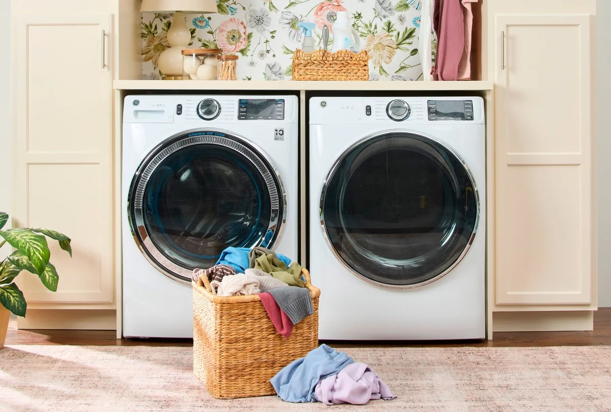 Proč se v pračce objevuje hnilobný zápach? Jeden trik a zbavíte se ho navždy!