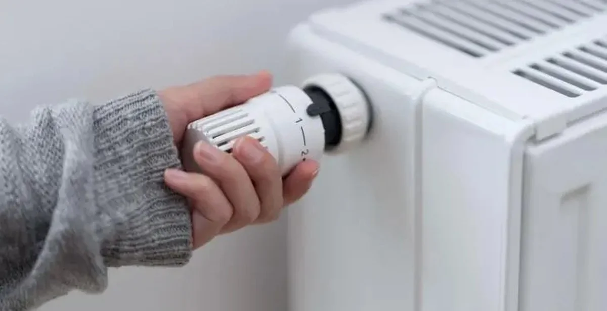 Proč zkušení Češi dávají za radiátor kus alobalu: Zvýší teplotu o dva stupně, ušetříte tisíce - image 2