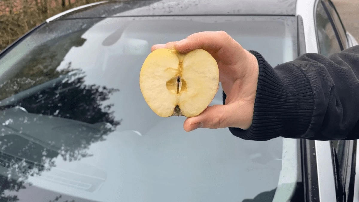 Proč zkušení řidiči третьou jablkem stírají čelní sklo: tajemství, které neznáte