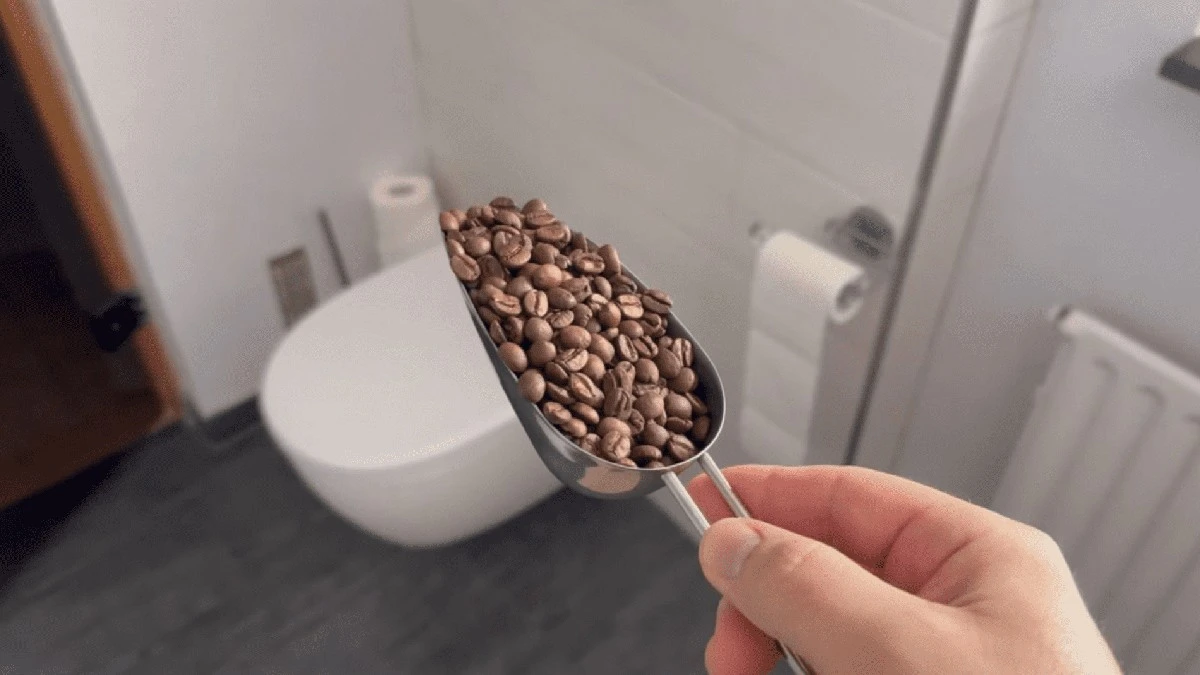 Proč dávat lógr z kávy do koupelny: starý trik z 90. let funguje dodnes