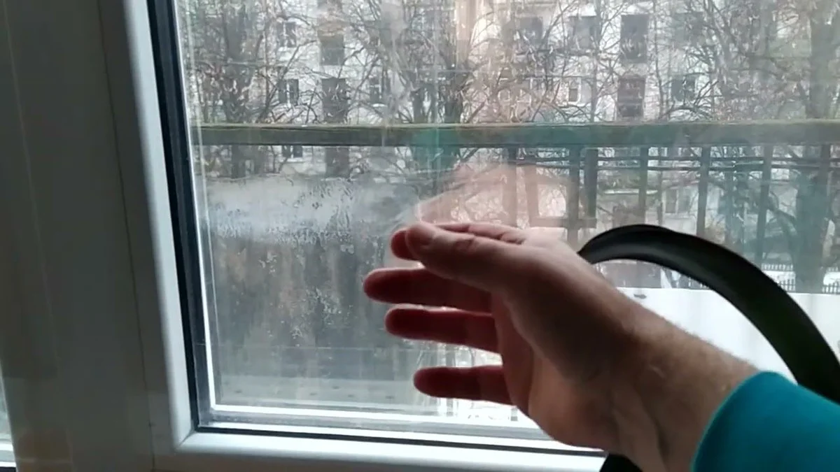 Proč zkušení Češi dávají na parapet misku se solí, i když je mráz