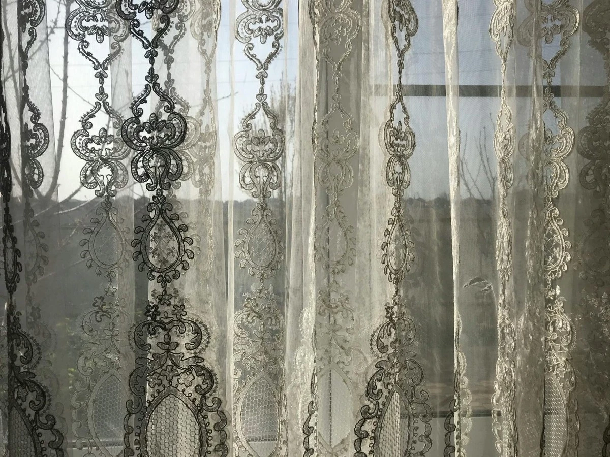 Proč zkušené hospodyňky přidávají 1 sklenici do praní záclon před Velikonocemi