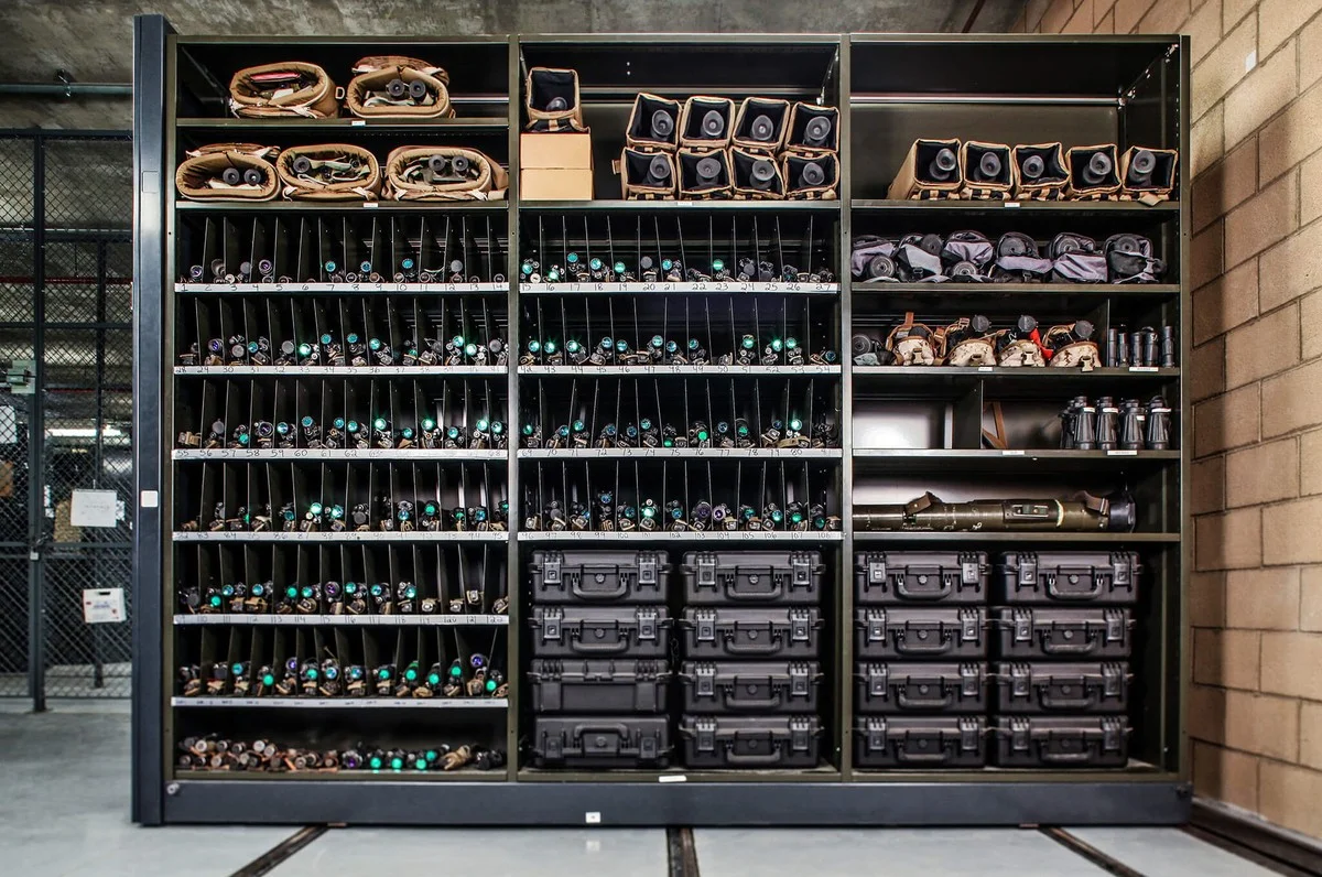 7 chytrých tipů pro police, které promění váš byt - image 2