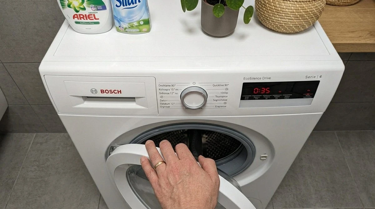 Proč pračka páchne plísní: experti odhalují, co děláte po praní špatně