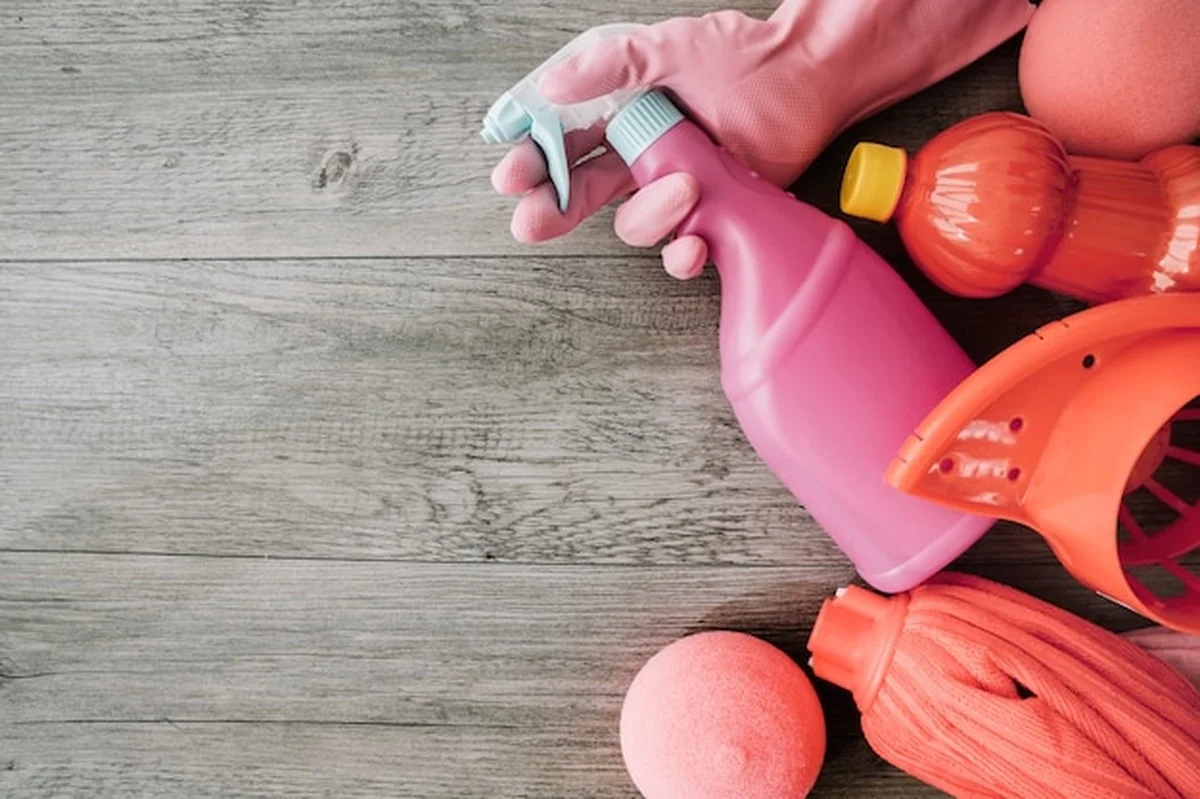 Nečekaný trik: Těchto 6 esenciálních olejů vám promění úklid a ušetří peníze - image 2