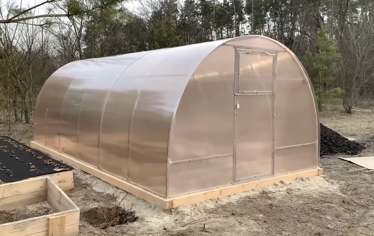 Пінопласт із посилок: Ваш секрет зимового утеплення теплиці