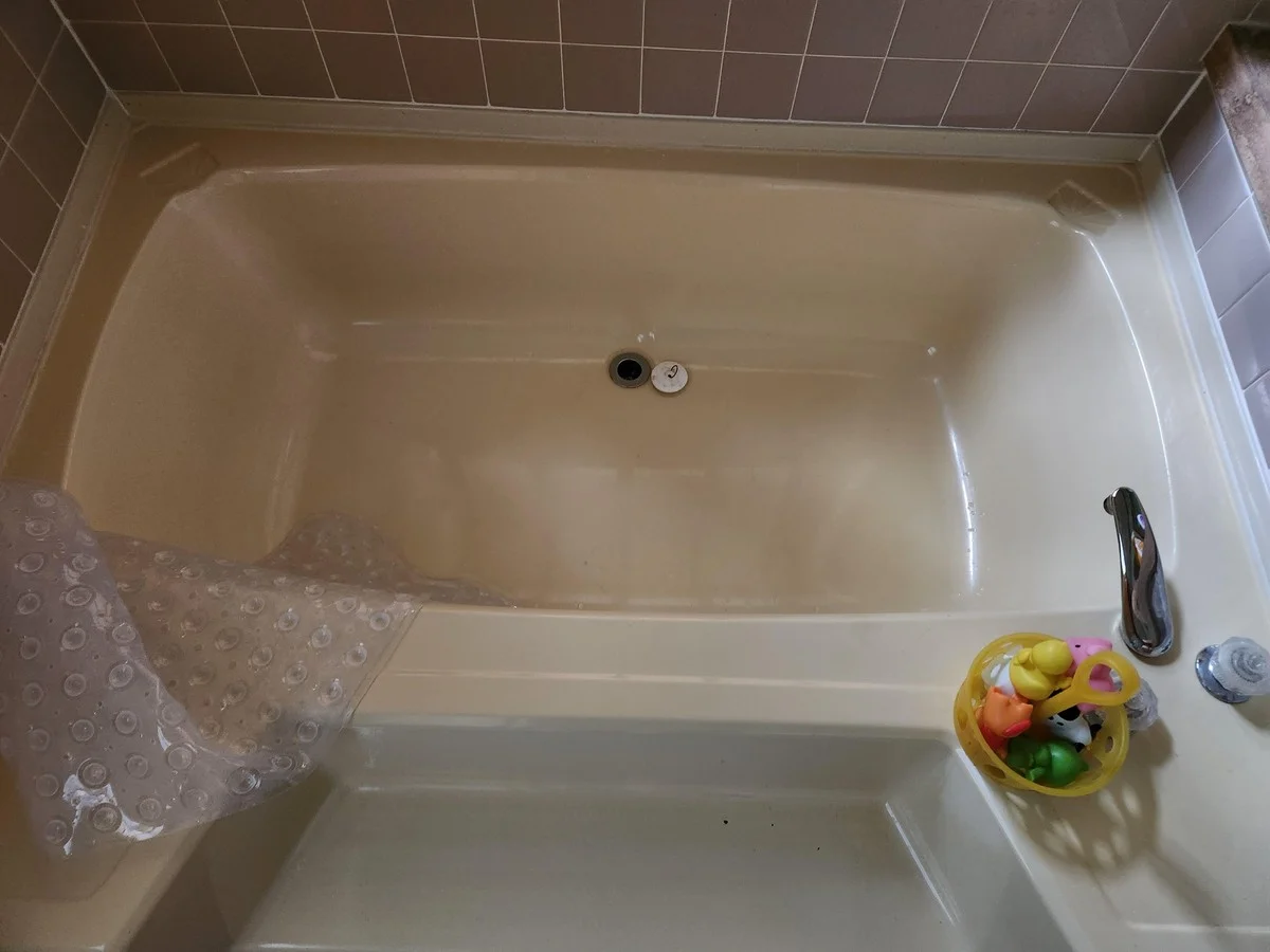 Tajemství dvou ingrediencí: Jak za 5 minut proměnit zašlou vanu v novou bělost - image 1