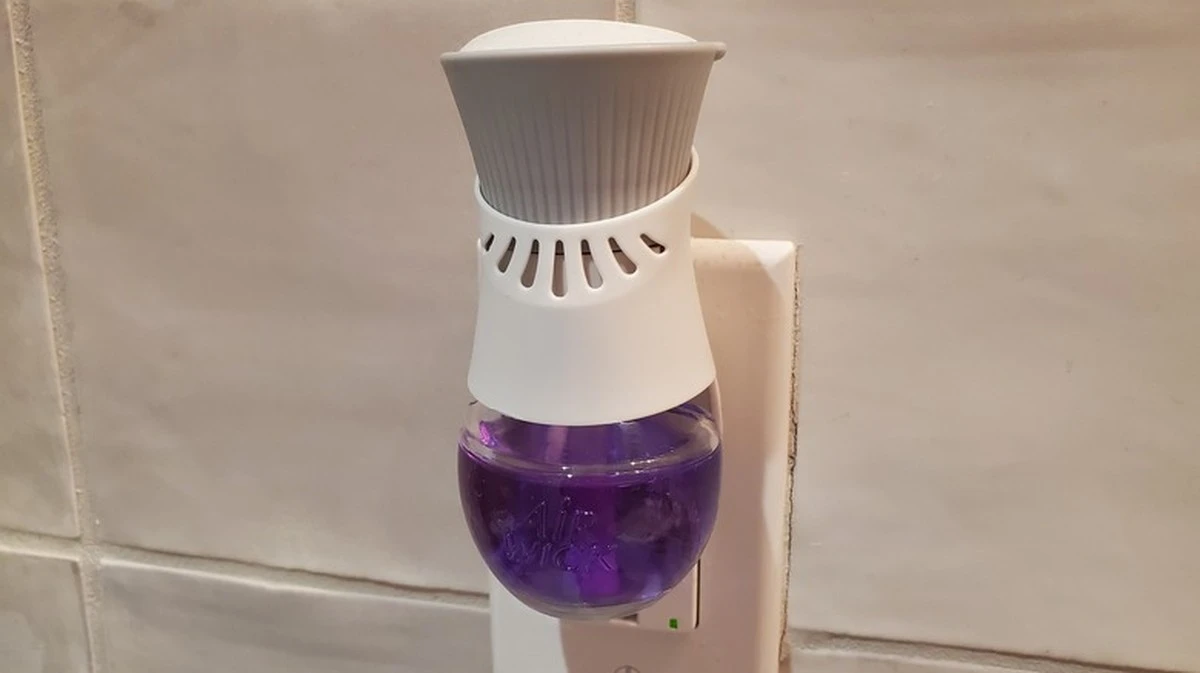 Přestaňte kupovat osvěžovače: pár kapek oleje do vysavače provoní celý byt - image 1