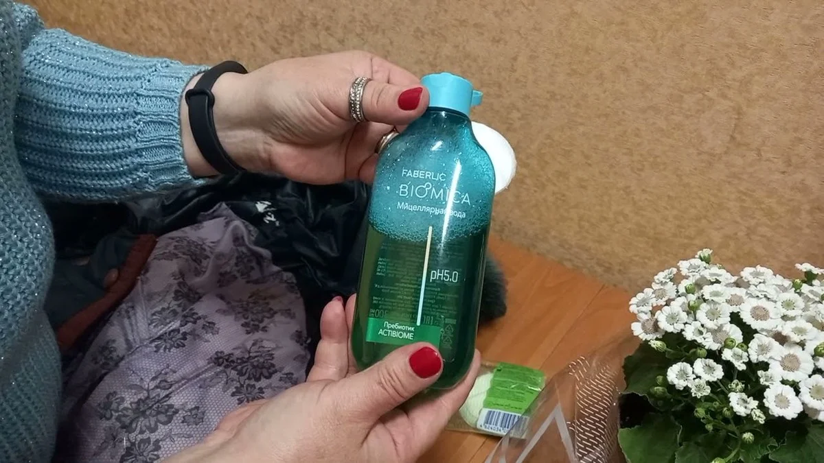 Proč se zkušené hospodyně vyhýbají chemické čistírně: Stačí k tomu dvě kapky micelární vody