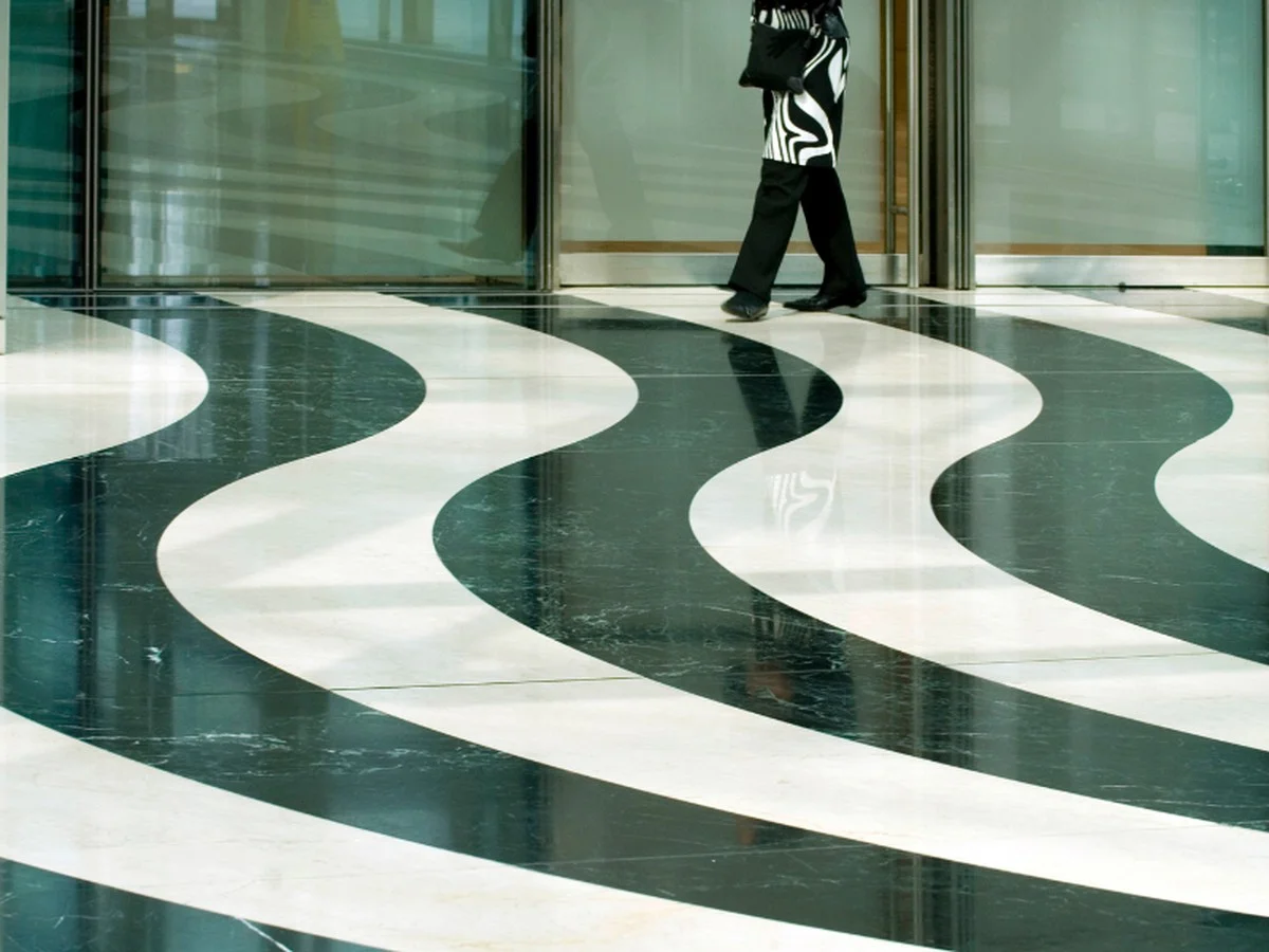 Triky, které používají profesionálové: Proč dát do vody na vytírání lžíci pracího prášku - image 1