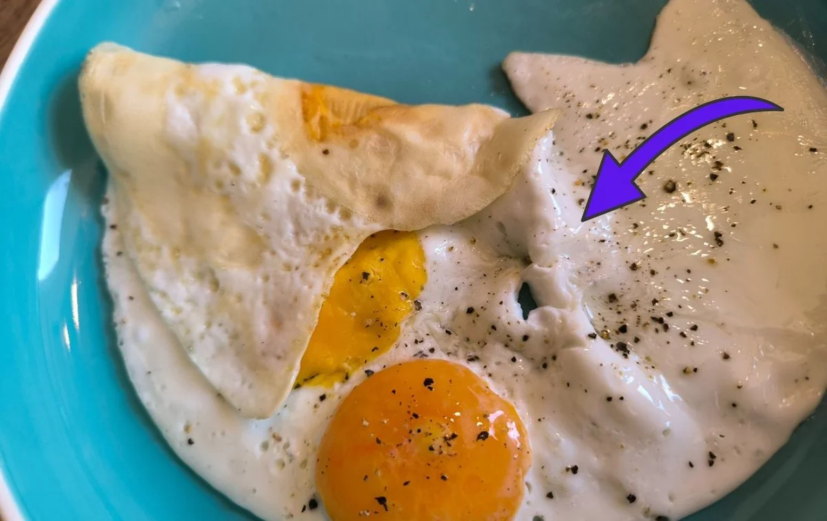 Dvě lžíce, které promění vaše míchaná vejce: Už se nepřilepí ani na starou pánev