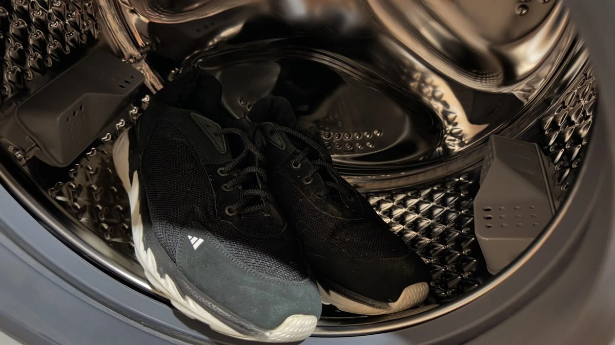Perte v pračce? Obuvník s 20 lety praxe odhalil pravdu o praní tenisek