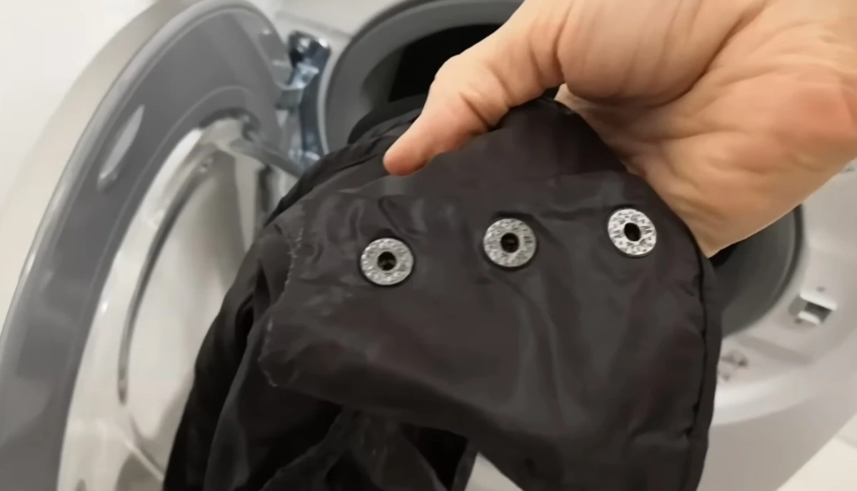 Nikdy jsem nenavštívila čistírnu za 56 let: Toto je nejlepší pomocník pro praní péřových bund a dek