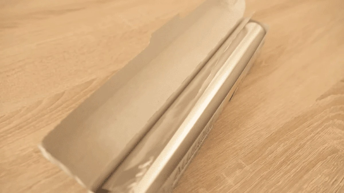 20 let jste otevírali fólii špatně: Jak 2 malé řezy na krabici změní vše