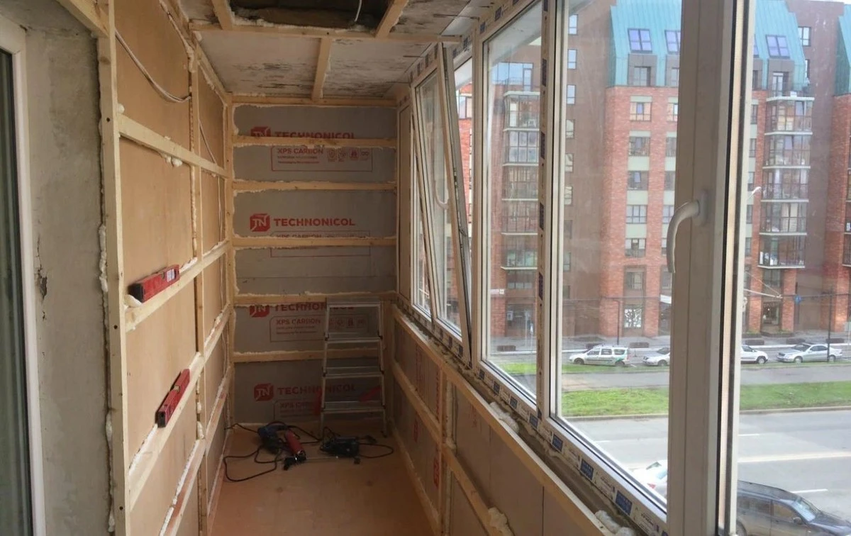 Váš soused se smál vašemu zateplení balkonu, teď prosí o schéma: +4 stupně bez koruny nákladů