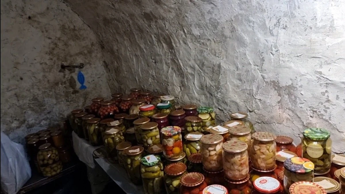 Tajná zbraň proti vlhkosti ve sklepě: 2 vědra vápna a úroda vydrží do jara