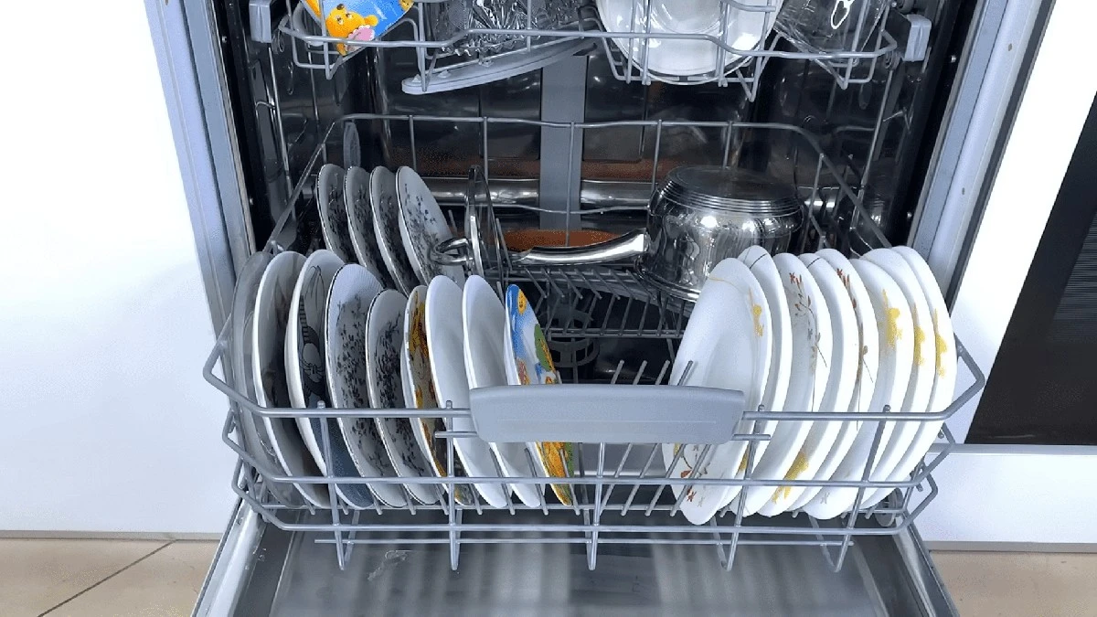 Proč rychlý program myčky nádobí nefunguje správně: 1 chyba, kterou dělá téměř každý