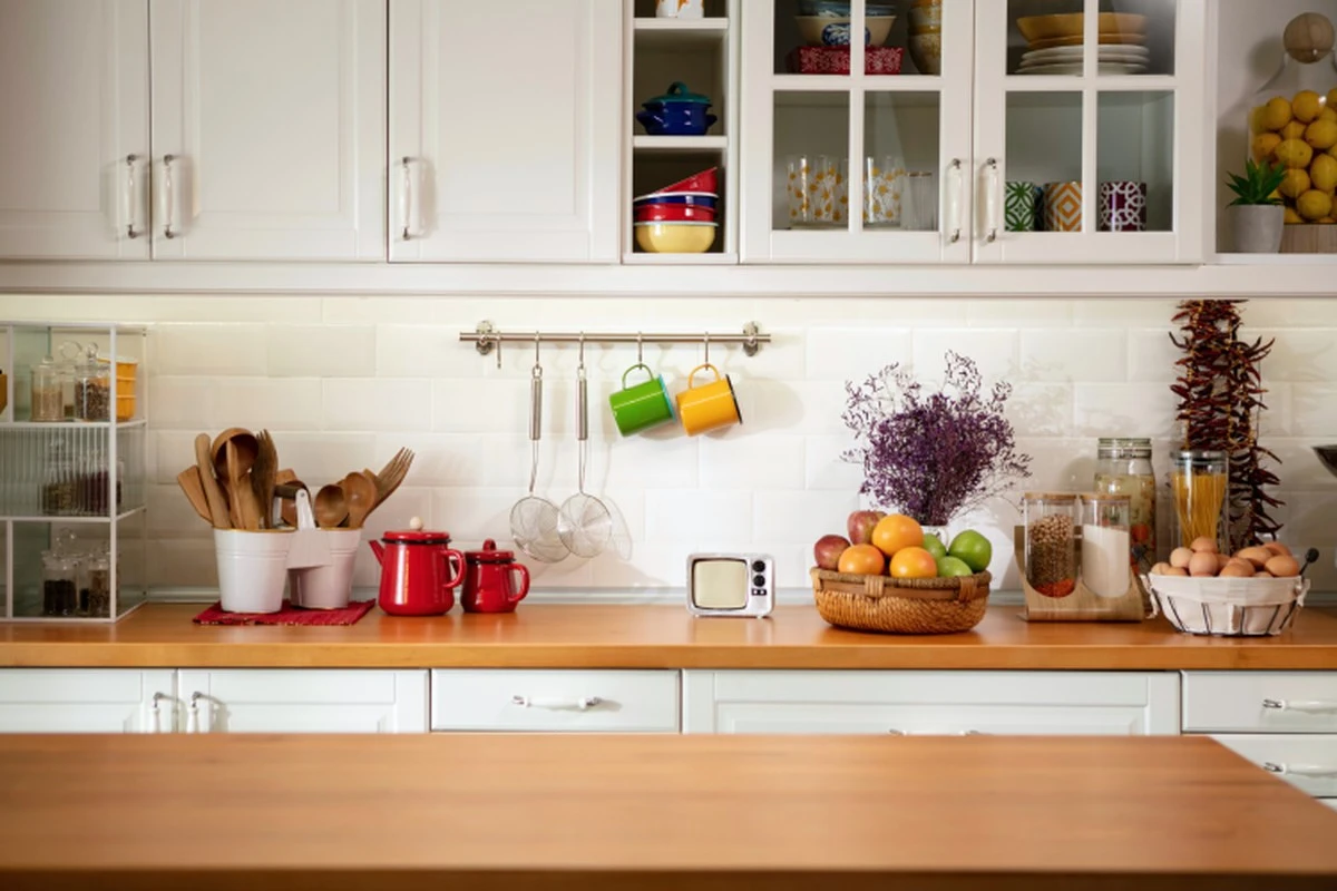 Proč zkušené hospodyňky schovávají prázdné tubičky od rtěnek: Kouzelný trik na vaši kuchyň - image 2