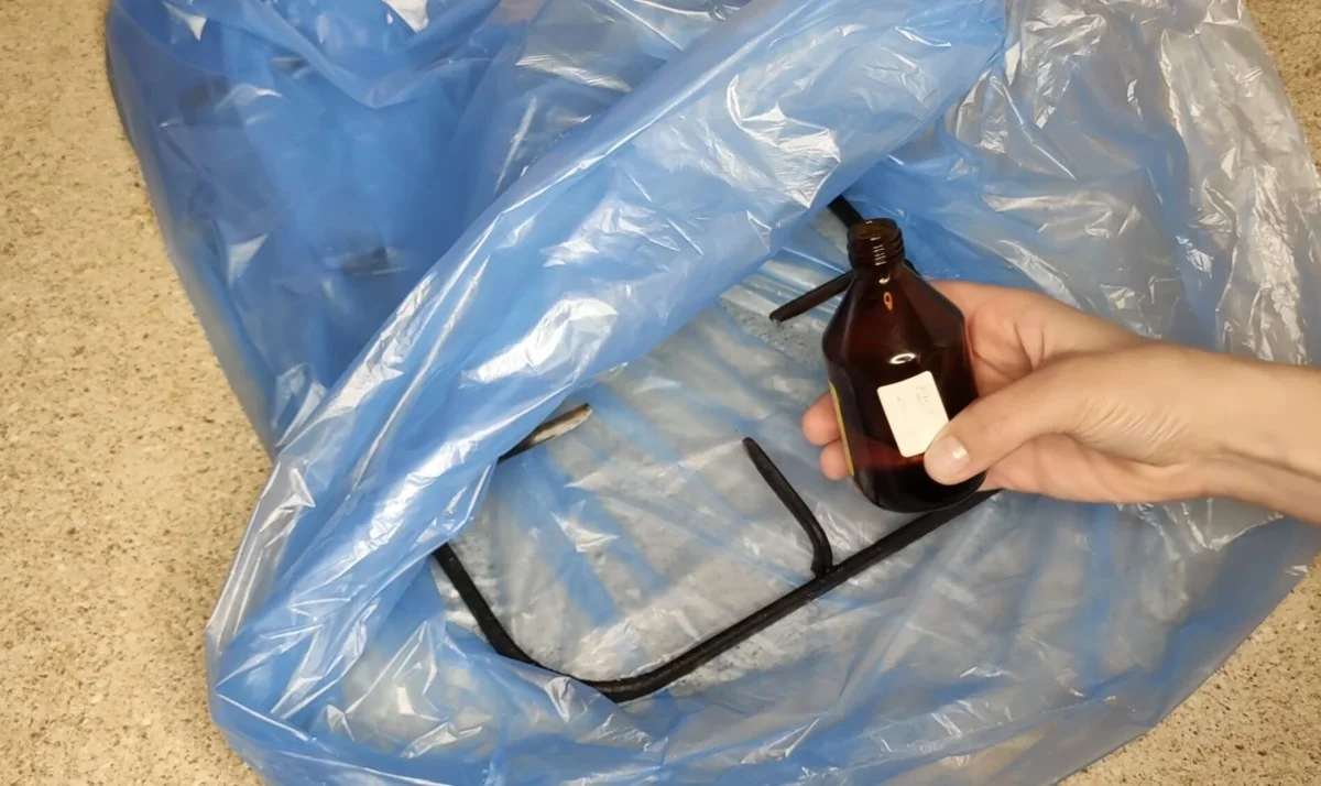 Čistá kuchyně bez dření: Proč zkušené hospodyňky dávají mřížku z plynového sporáku do plastového pytle na noc