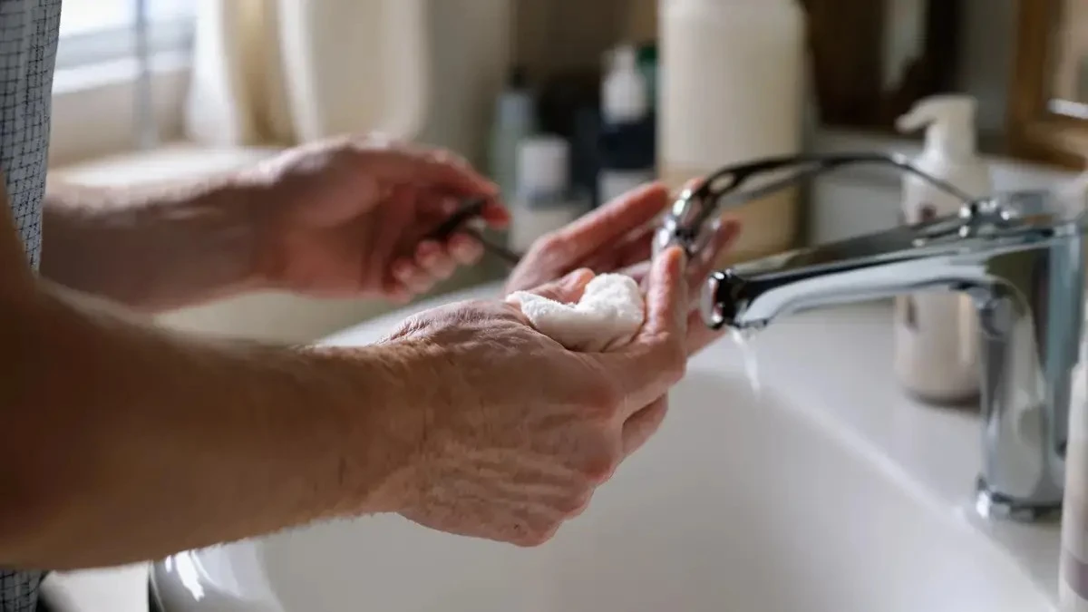 Proč špinavé brýle způsobují únavu očí a jak je čistit správně - image 1