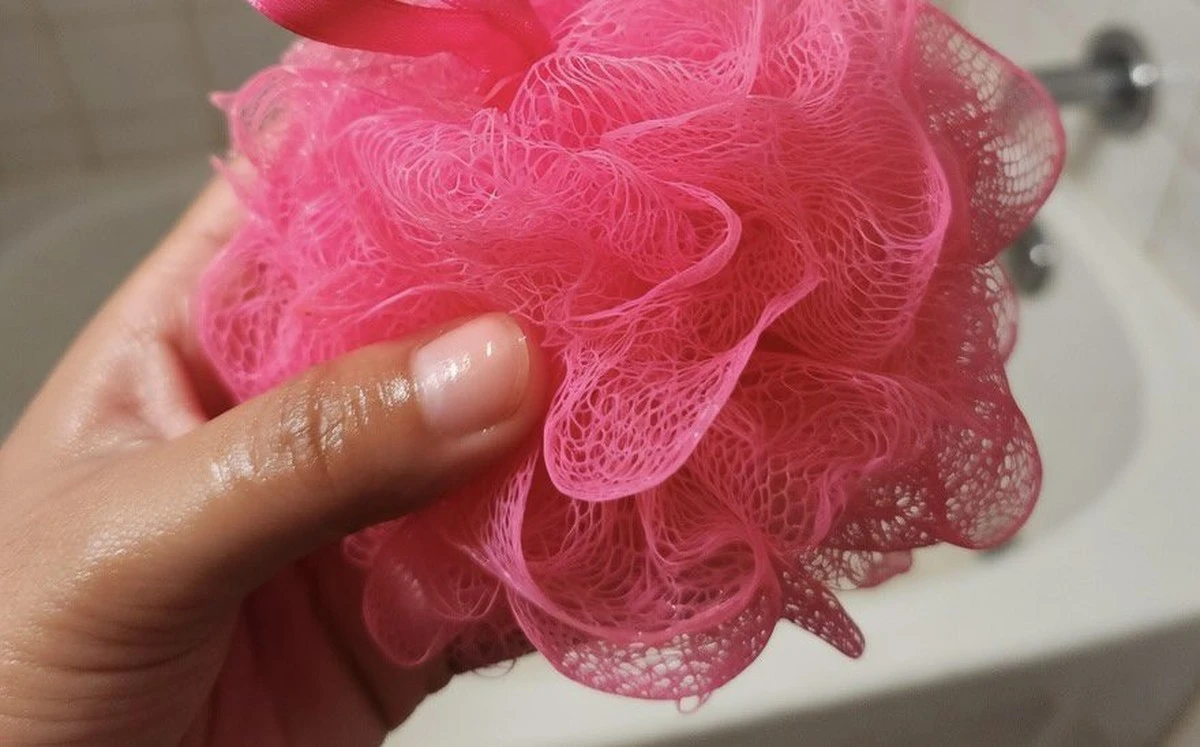 Proč byste měli měnit svou sprchovou houbu každých 7 dní: šokující pravda o hygieně