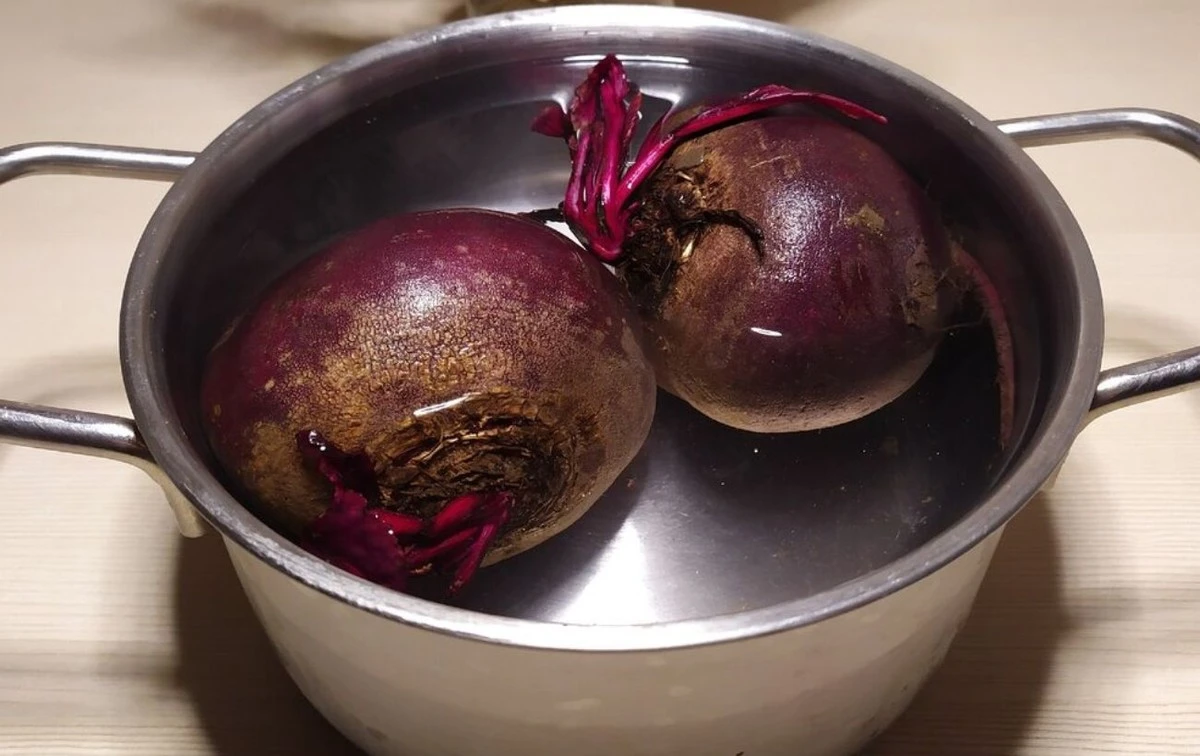 Jak vařit červenou řepu bez ztráty barvy a chuti: metoda s jednou lžící oleje