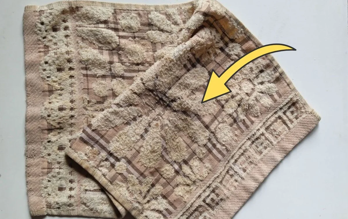 Proč staré utěrky nemají končit jako hadr: Jedno noční namočení je vrátí do hry