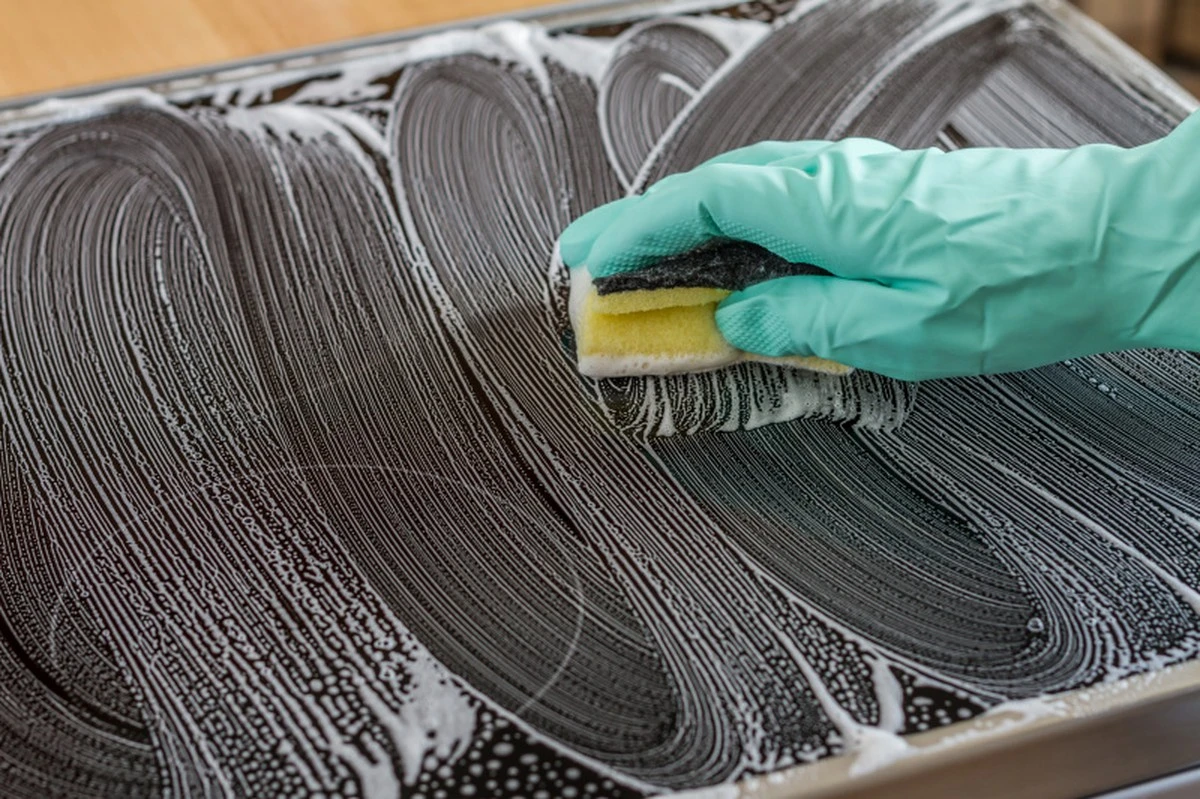 domacipastajako-extra-1.webp Domácí pasta: Jak odstranit připečený tuk z varné desky bezdrásavě - image 1