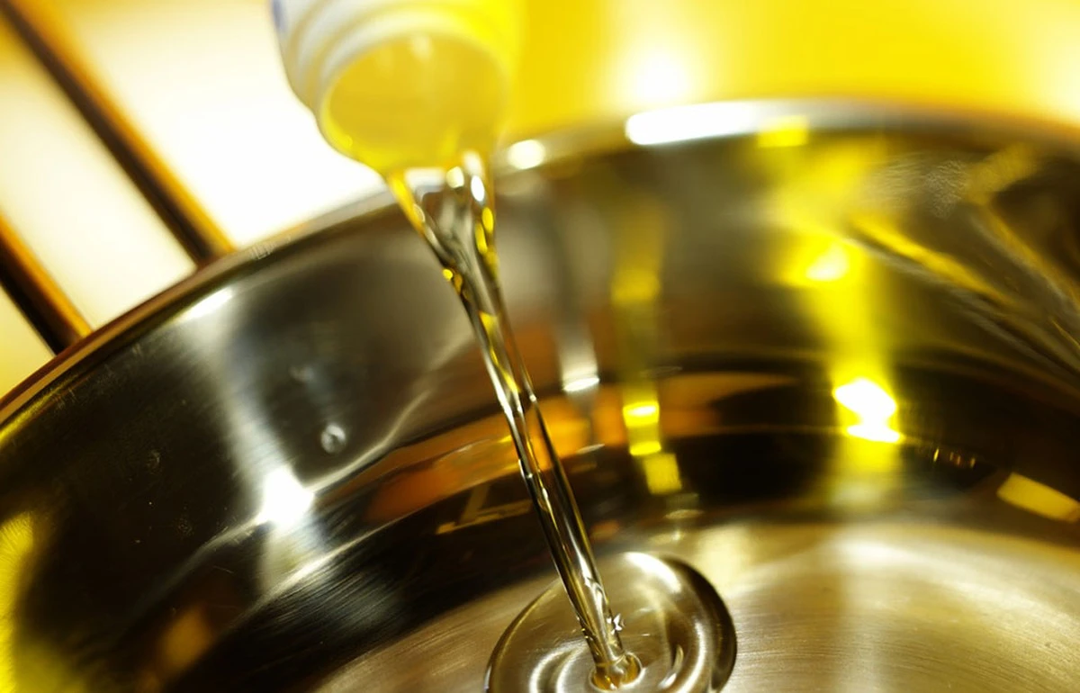 Jedna špetka soli na pánvi zneškodní stříkající olej: vaše kuchyně zůstane čistá - image 2