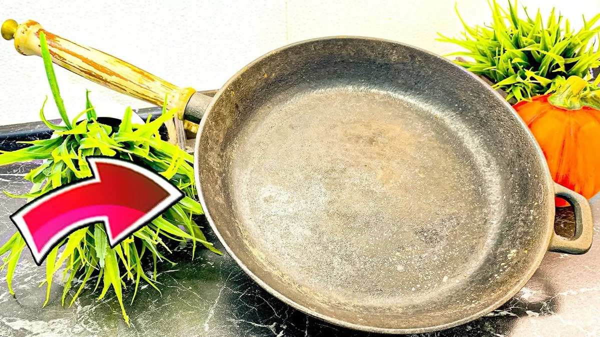 Tajemství starých hospodyněk: Jak vrátit pánvím lesk za 60 minut bez drhnutí a drahé chemie