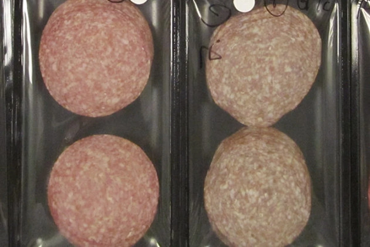 Prodejci klobás se potí: bílý ubrousek odhalí tajemství barviva na řezu - image 1