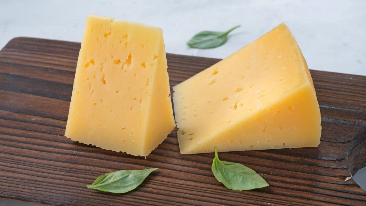 Proč váš sýr v igelitce plesniví: Tajemství správného skladování, které vám ušetří peníze