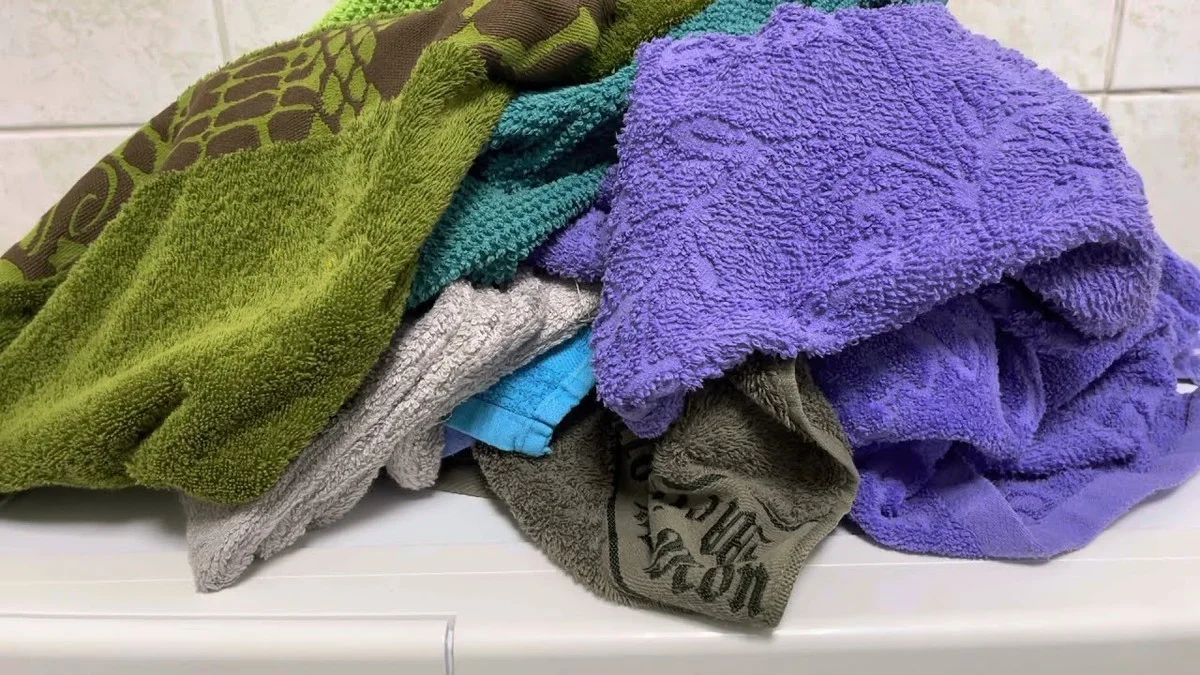 Proč ručníky zapáchají zatuchlinou? Babiččin trik s jedlou sodou a solí to vyřeší