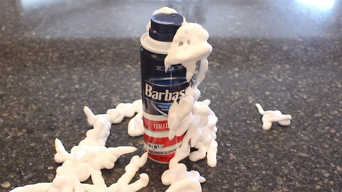 koneczamlzenemu-extra-2.webp Konec zamlženému zrcadlu: Super trik s pěnou na holení - image 2