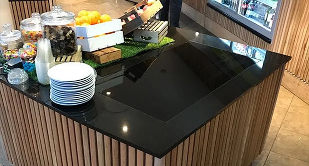 Proč se vám polévka v mikrovlnce neohřeje? Stačí dát talíř na kraj a stane se zázrak - image 2