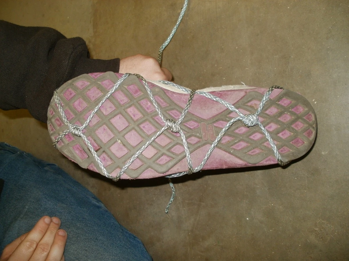 Babiččina rada pro zimu: Jak udělat protiskluzové podrážky jen z obyčejného lepidla a soli - image 2