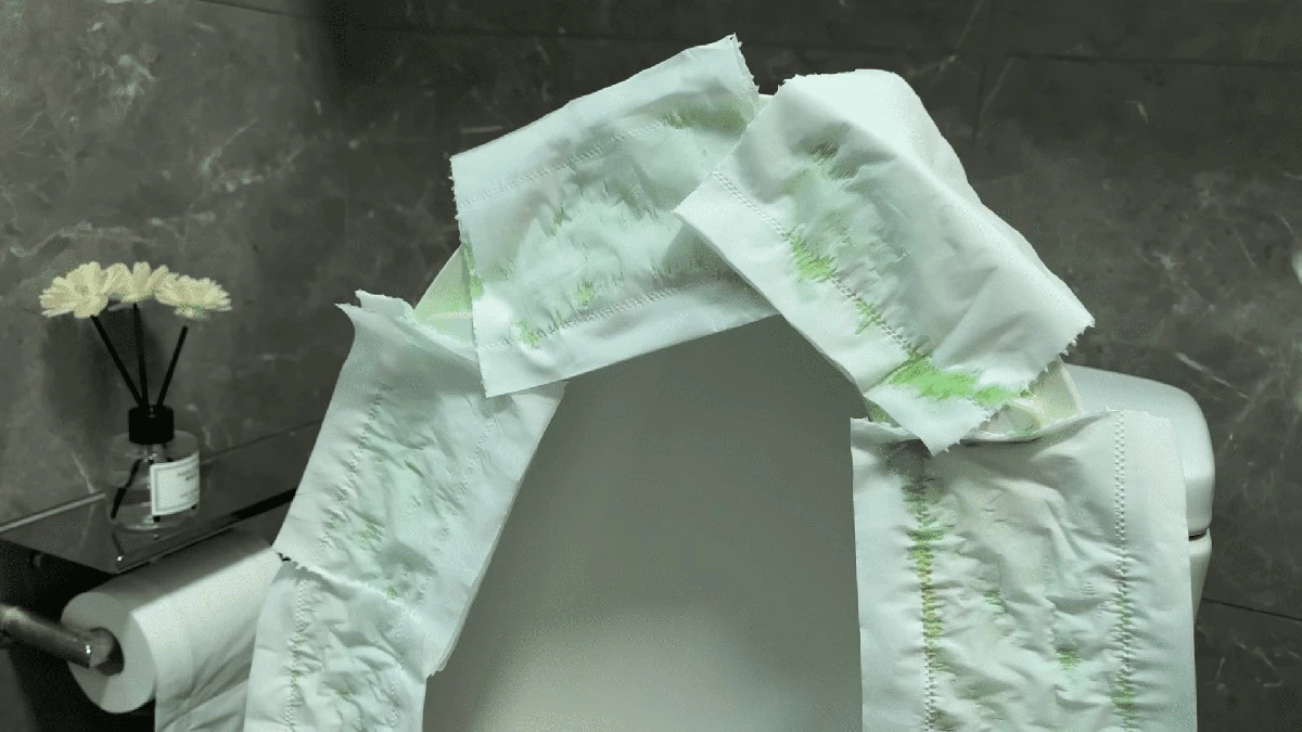 Zapomeňte na drahé čističe: papír a pár surovin promění váš záchod během 20 minut