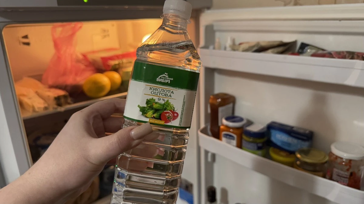 Jak se zbavit zápachu v lednici jedním trikem s octem