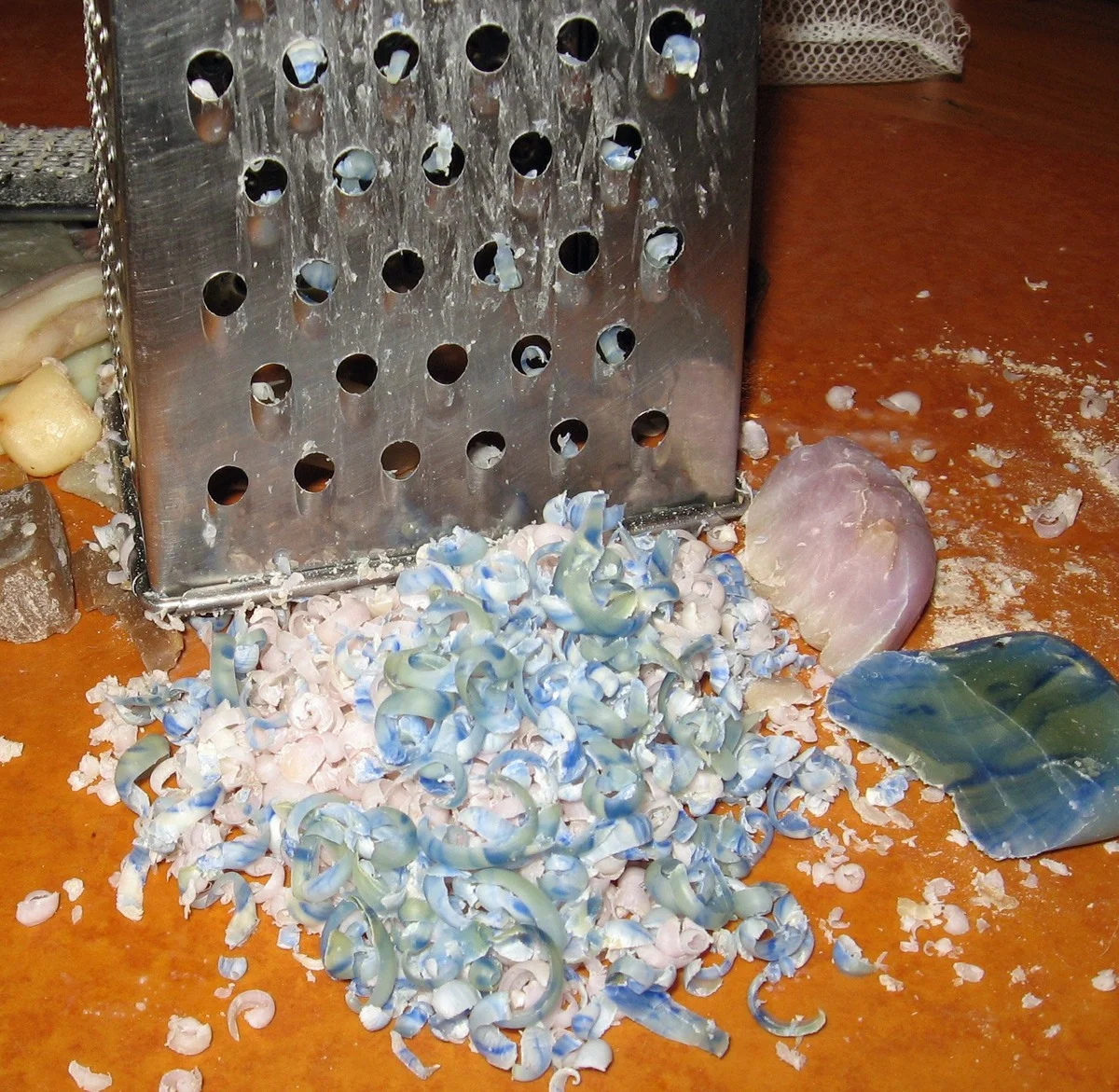 proczkusenehosp-extra-1.webp Proč zkušené hospodyňky nikdy nevyhazují zbytky mýdla a dávají je do mrazáku - image 1