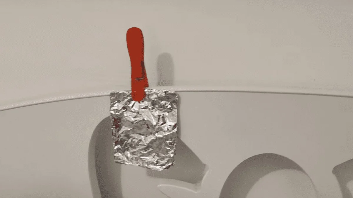 Maminkou osvědčený trik s alobalem a kořením pod postelí: zbaví vás hmyzu a provoní byt