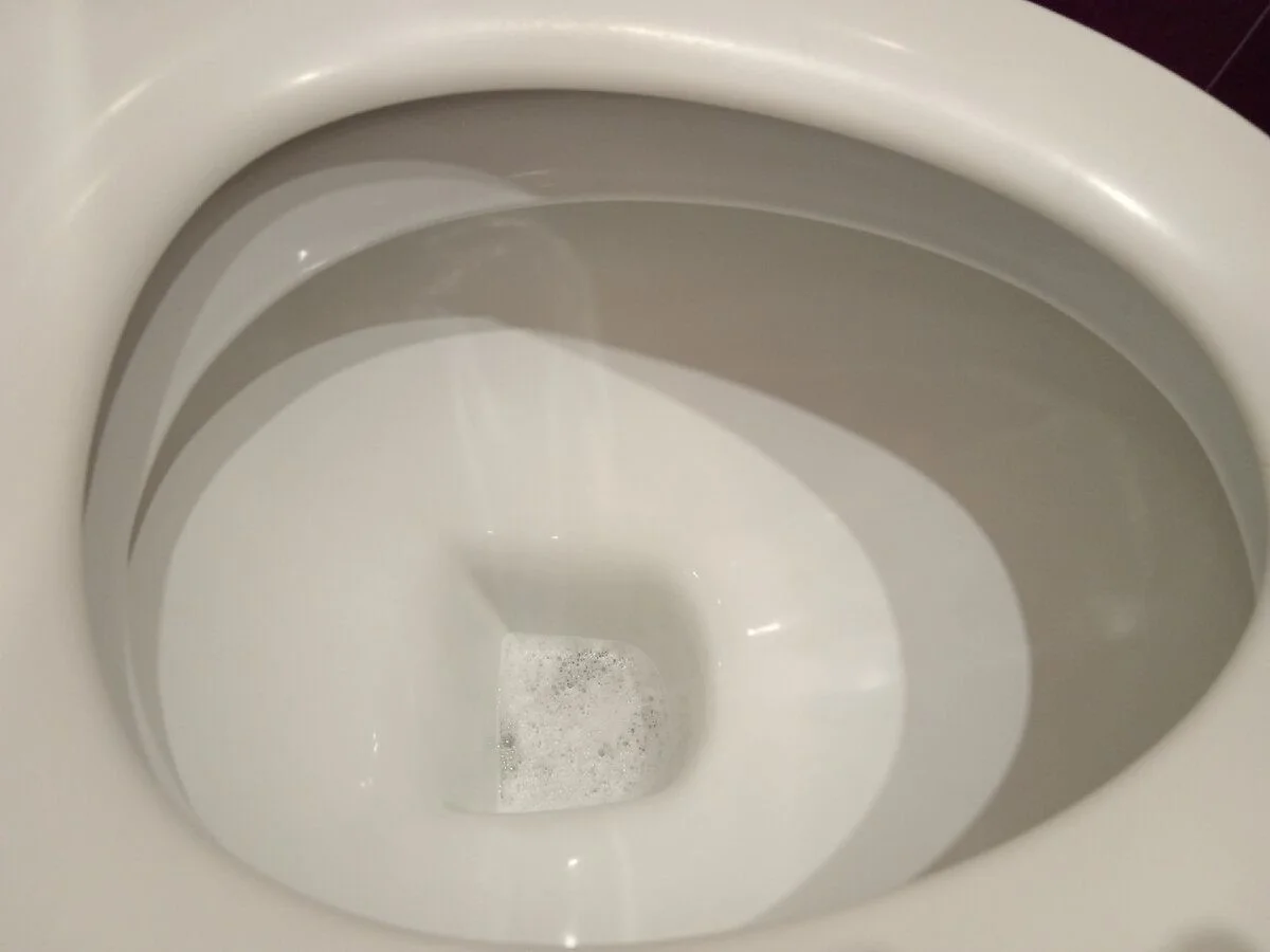 Tajemství pokojské: Jedna tuba pasty udrží záchod čistý 24/7 bez drhnutí