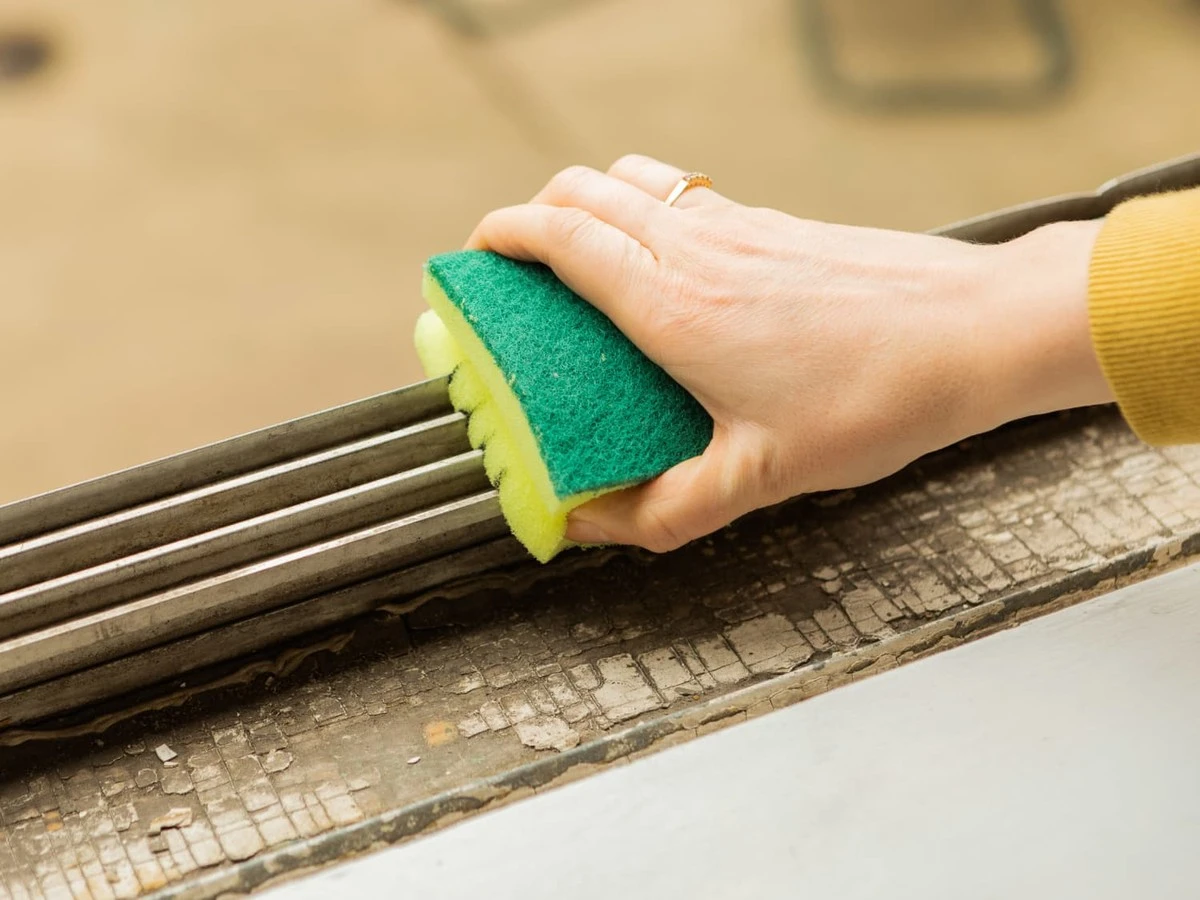 proczrcadlaaokn-extra-1.webp Proč zrcadla a okna umývám starými novinami a čajem: žádné šmouhy, blesk za 2 minuty - image 1